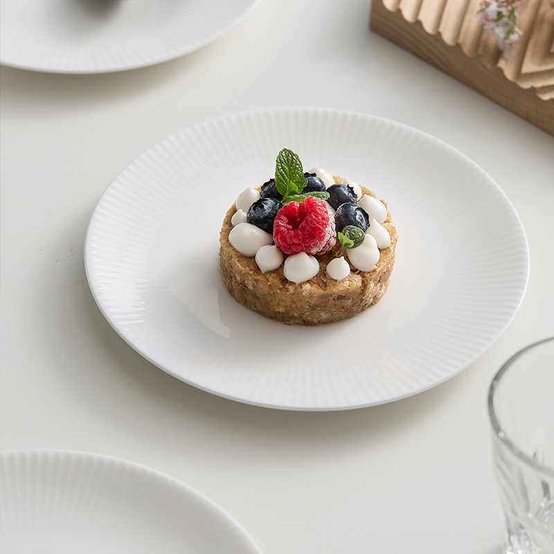 新款骨瓷盘子高级感浮雕平盘家用精致菜盘7英寸甜品盘大号西餐盘