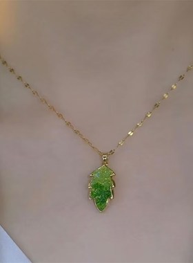 小清新绿色水晶树叶项链2025新款时尚百搭锁骨链气质金枝玉叶颈链