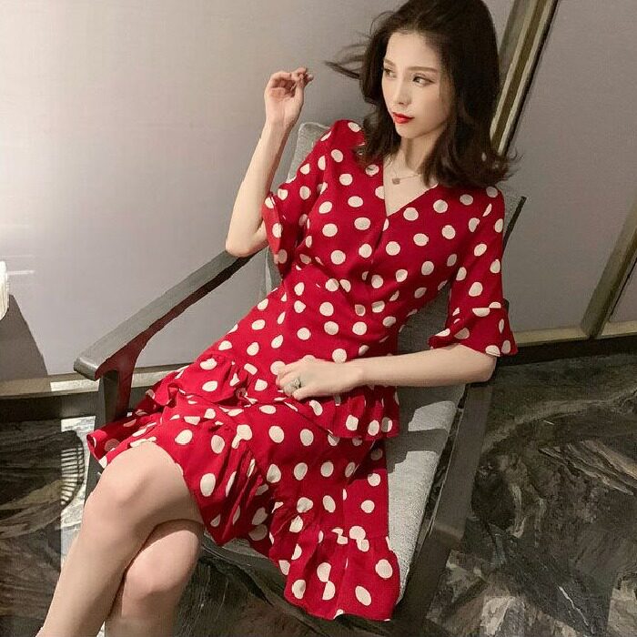 2026夏季新款韩版中长款V领波点荷叶边收腰连衣裙女复古显瘦裙子