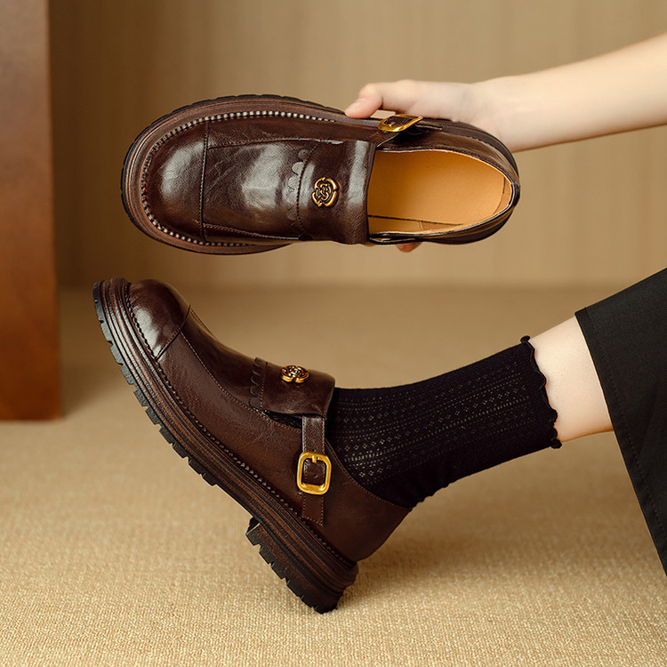 巨软巨舒适圆头山茶花皮带扣乐福鞋2025春季牛皮复古通勤小皮鞋女