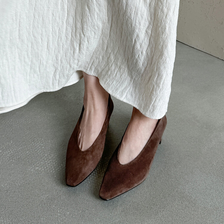 真皮单鞋女低跟粗跟复古时尚奶奶鞋2024秋季新款韩版简约百搭秋冬