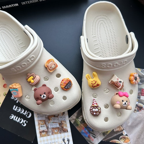原创洞洞鞋配饰布朗熊系列可爱高级洞洞鞋花适配crocs鞋扣