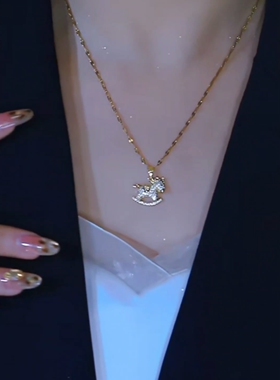 2026新款金色小马吊坠项链女款毛衣链大气高档高级感马年配饰爆款