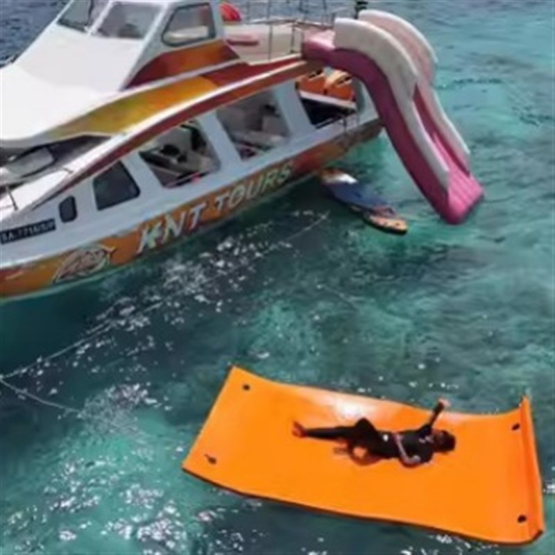 XPE水上浮毯漂浮毯水上跑道浮床夏季游泳运动浮垫免充气水上浮排