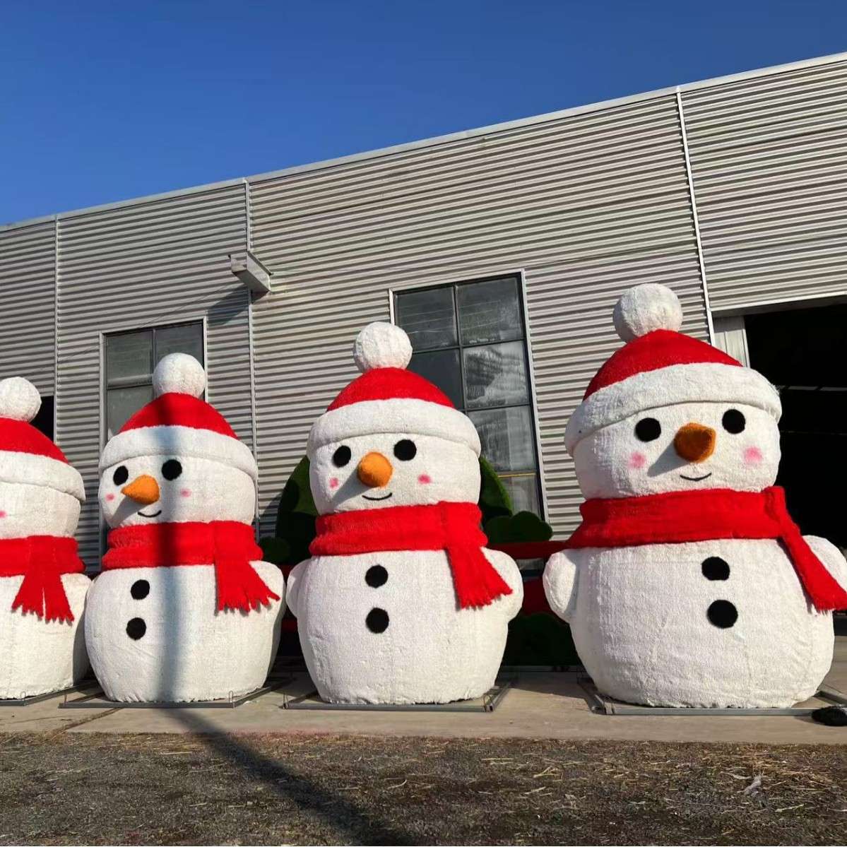 冬季雪人形象滑雪场场景布置拍照摆件泡沫游乐场IP雕塑道具造型