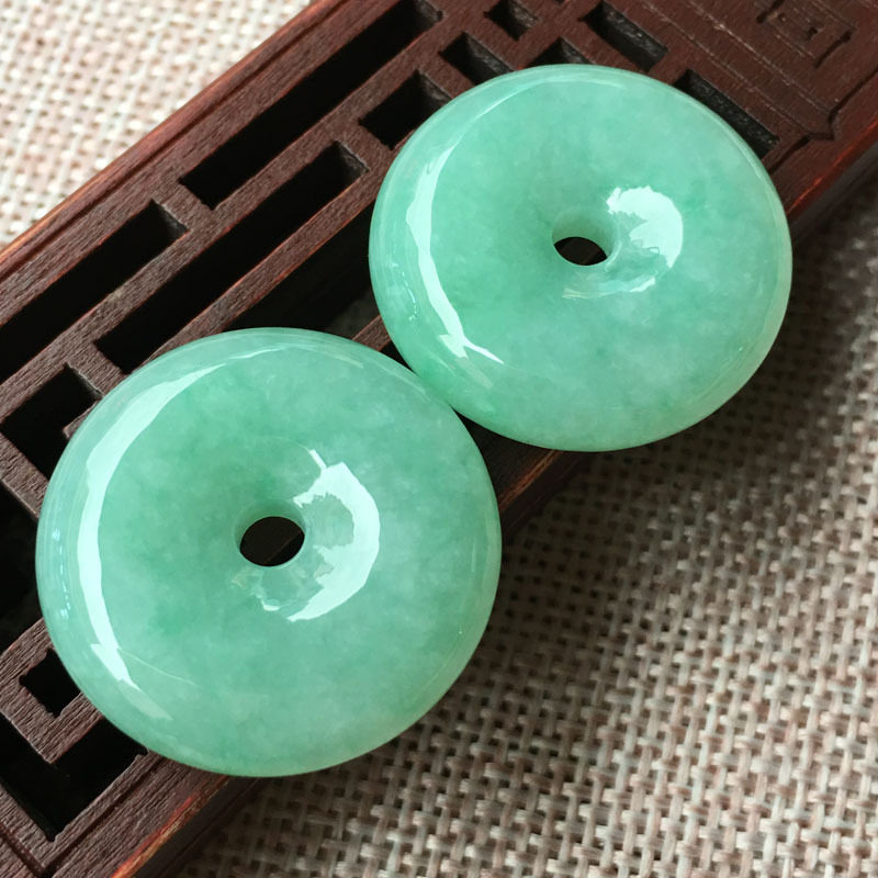 傅小姐翡翠豆色扣水润饱满冰种底子细腻豆底