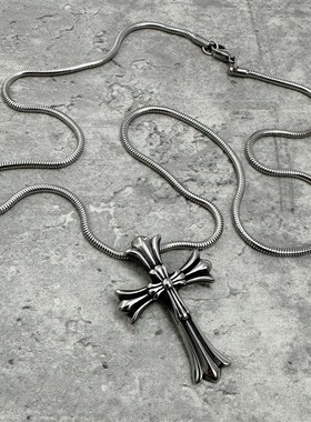 潮牌项链复古暗黑双层十字架钛钢不掉色吊坠轻奢男女毛衣链高级感