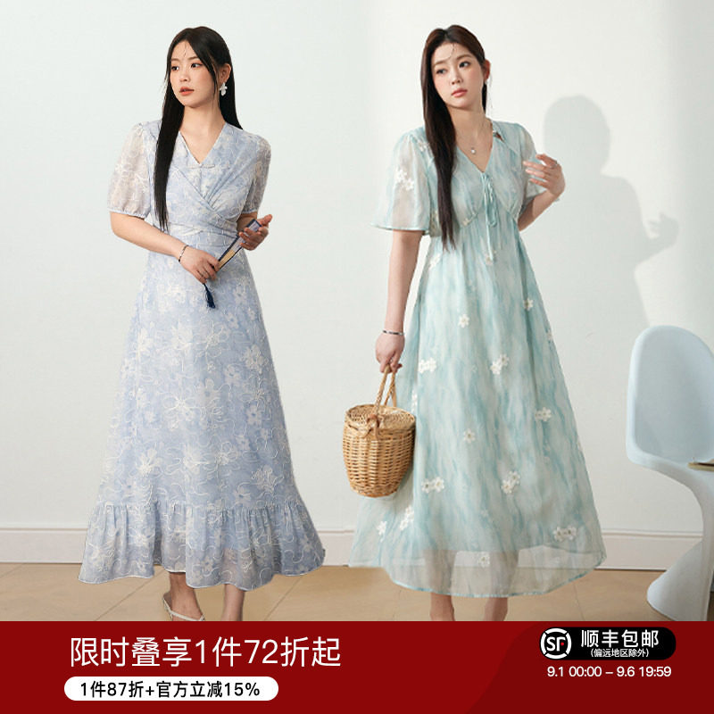 蓝语大码超好看v领碎花连衣裙2026夏季微胖mm法式显瘦仙气长裙子