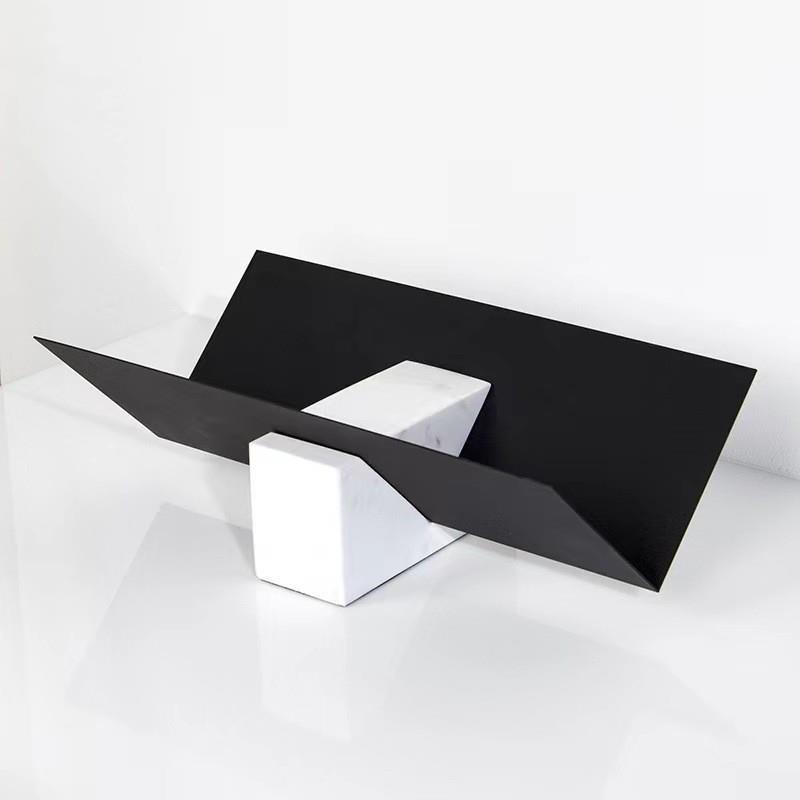 现代简约轻奢大理石书架黑色金属V形书架摆件样板房书房软装饰品