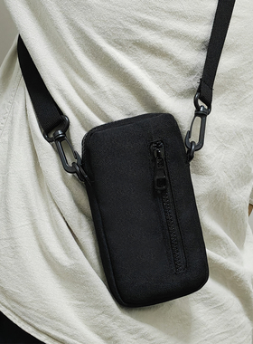 户外运动多功能手机包斜挎包战术风防水手机包男女通用简约手机包