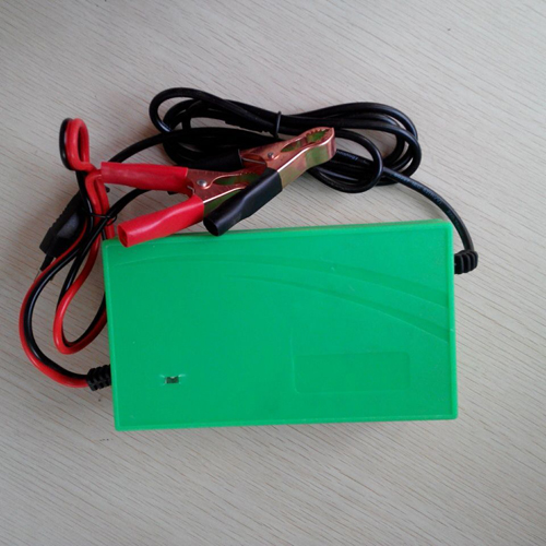 12V10A充电器 铅酸蓄电池充电器 12V充电器10A充电器