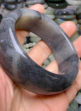 和田玉籽料131.8克59.7mm