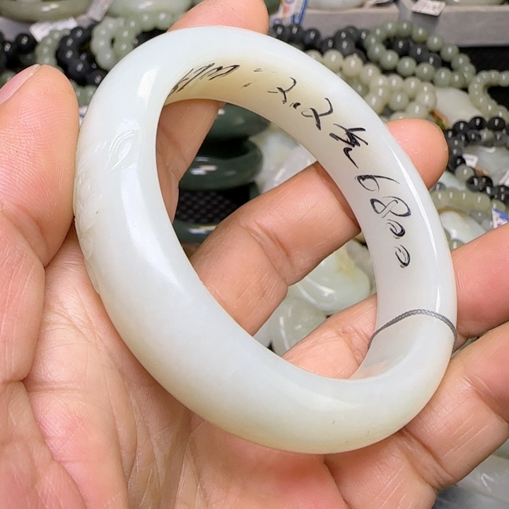 和田玉且末料57mm72.2克
