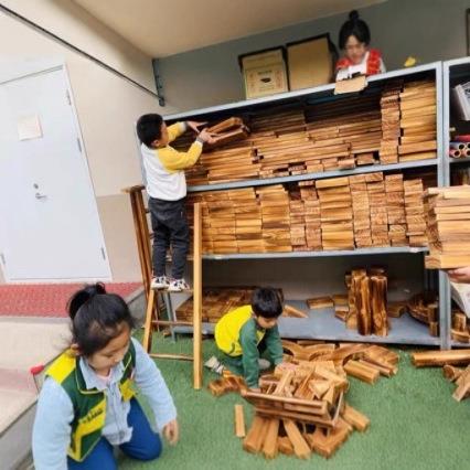 幼儿园大型户外碳化积木炭烧建构区木质搭建材料安吉游戏玩具益智