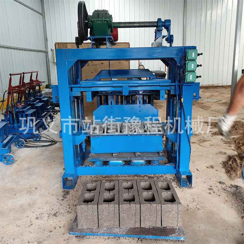 非洲做水泥砖的机器小型半自动屋顶砖机面包砖六角空心护坡制砖机