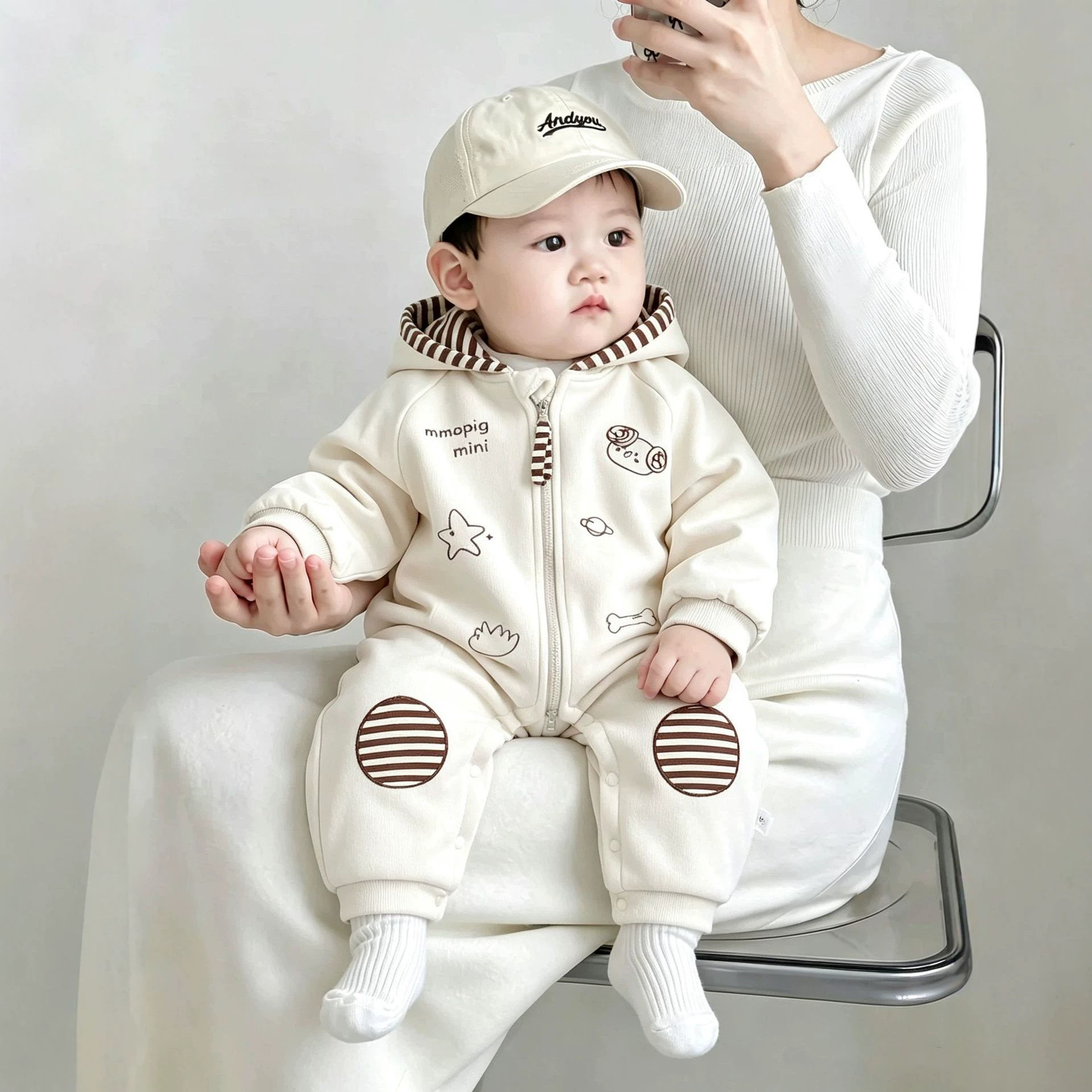 春季婴儿衣服男宝宝外套连体衣休闲可爱春装小月龄早春穿搭外出服