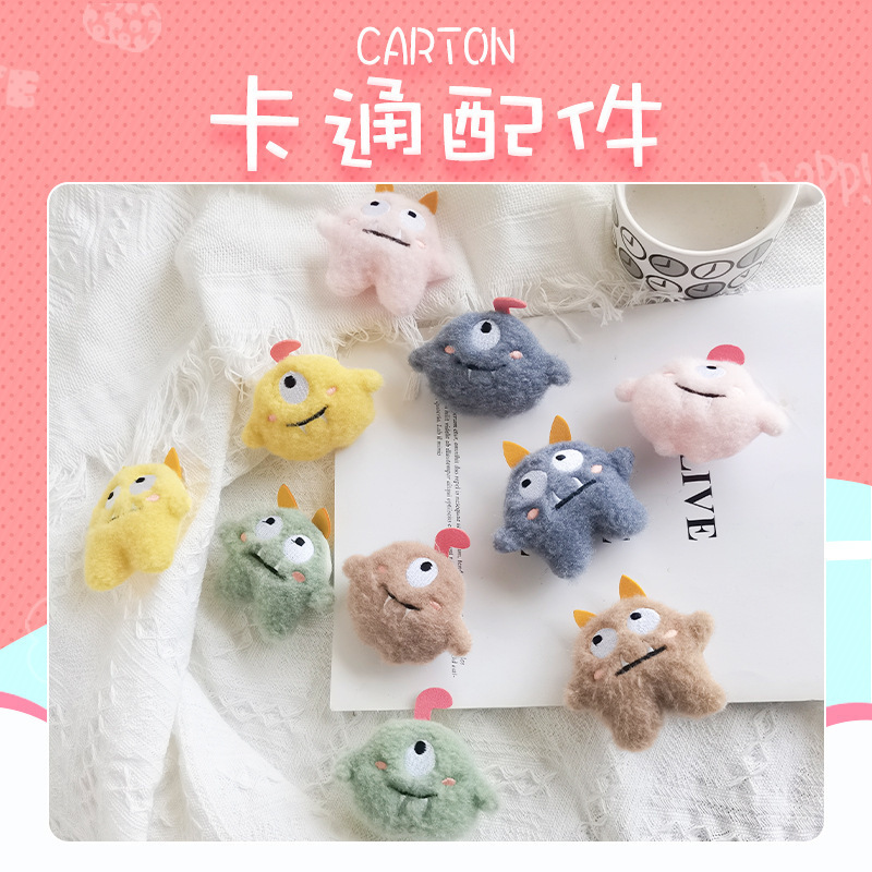 毛绒胸针日系可爱包挂件书包挂饰