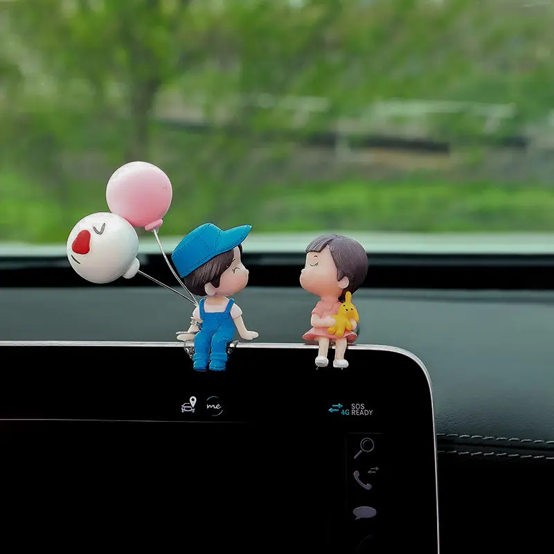 汽车摆件卡通情侣摆件创意男女公仔娃娃kiss情侣玩偶车内装饰礼品