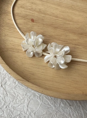 超仙白色花朵皮绳项链女小众设计超仙绑带锁骨链复古个性百搭气质