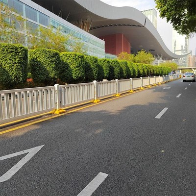 深圳市政港式护栏公路马路分流隔离栏锌钢加厚防撞围栏厂家定制