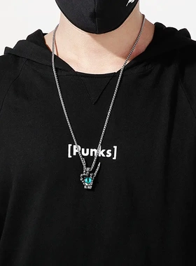 2025民族风饰品钛钢项链男士朋克胜利之手男士不锈钢个性吊坠