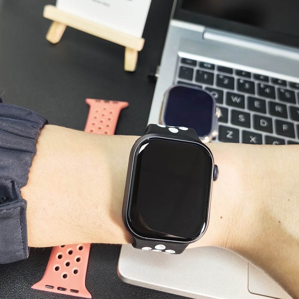 适用iwatch10表带S9苹果手表applewatch9硅胶S10男S8镂空运动表带