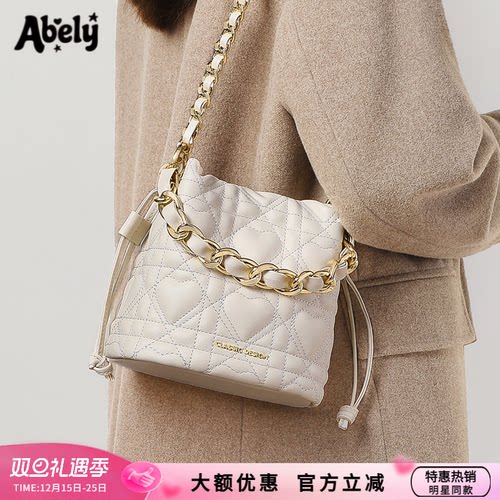 Abely新款2025女包斜挎包水桶包