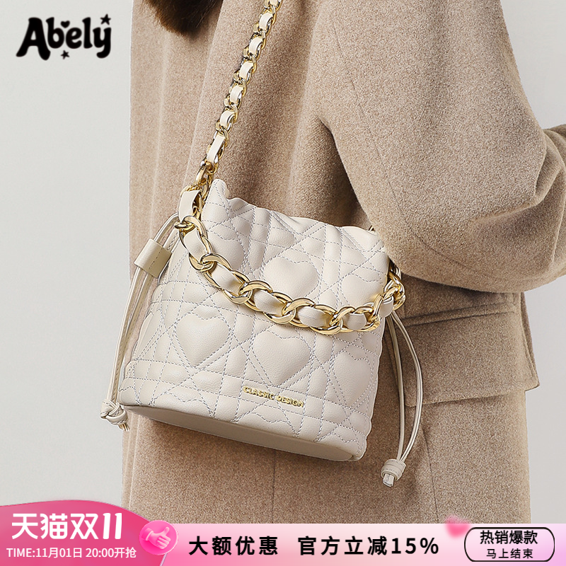 Abely新款2025女包斜挎包水桶包