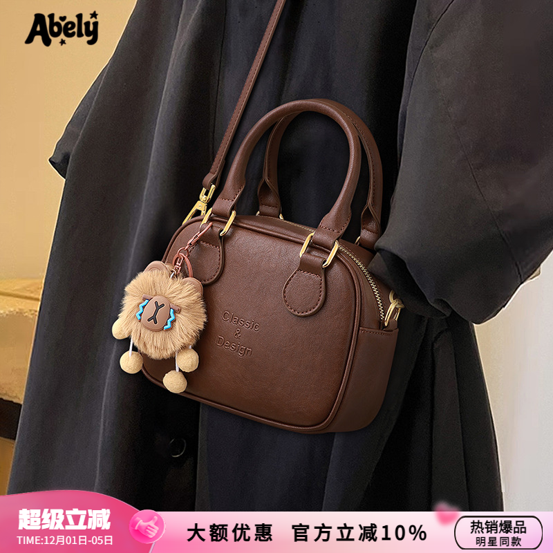 通勤单肩斜挎包复古保龄球手提包