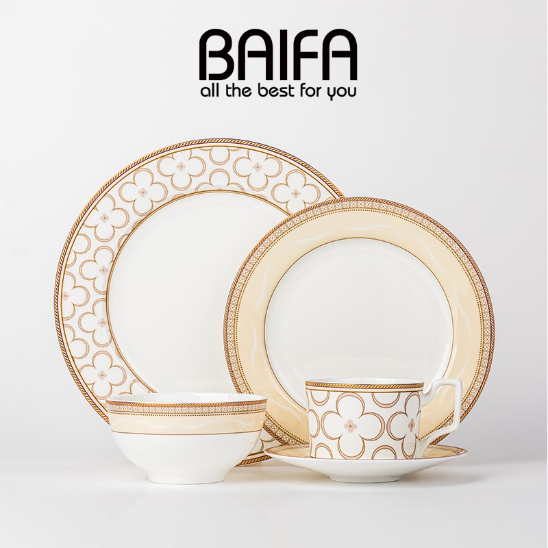家用碗碟餐具套装高级感轻奢骨瓷盘子碗全套金边陶瓷西餐碗盘碟子