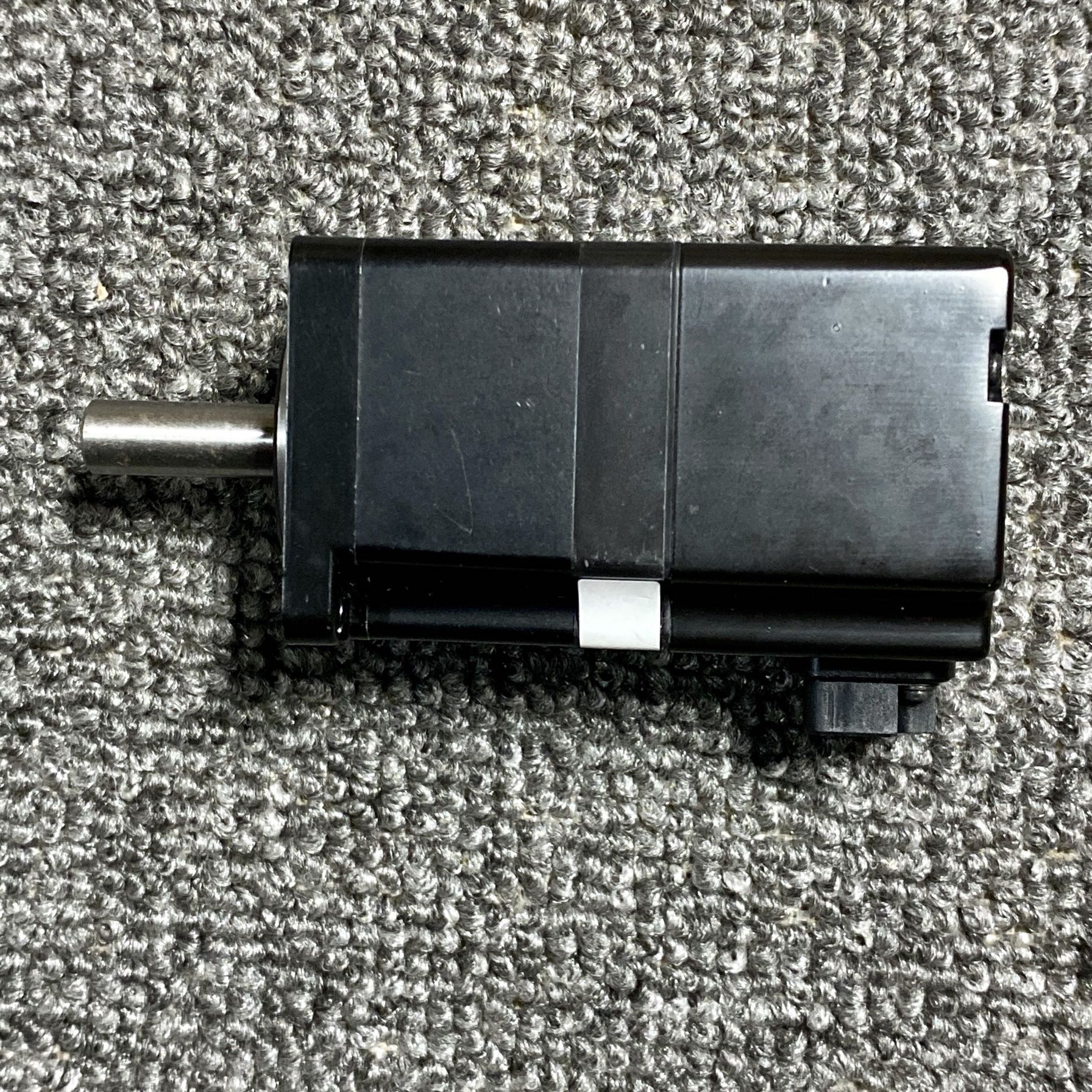 SGMJV-A5AAA21全新原装正品安川伺服电机 库存