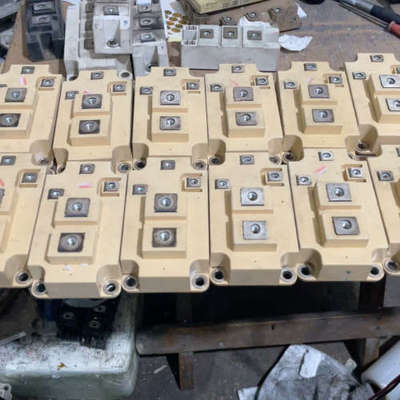 bsm300ga170dn2s、原装上机。外壳发黄。便议价