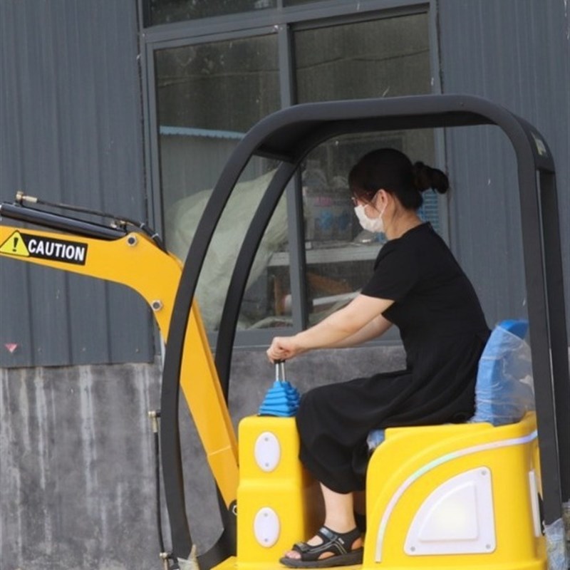 大型儿童电动挖掘机室外游玩儿童挖土机 游乐设备儿童挖土机可坐