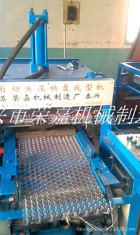 荣嘉机械制造厂生产全自动育苗盘机器秧盘机和各种育苗盘模具