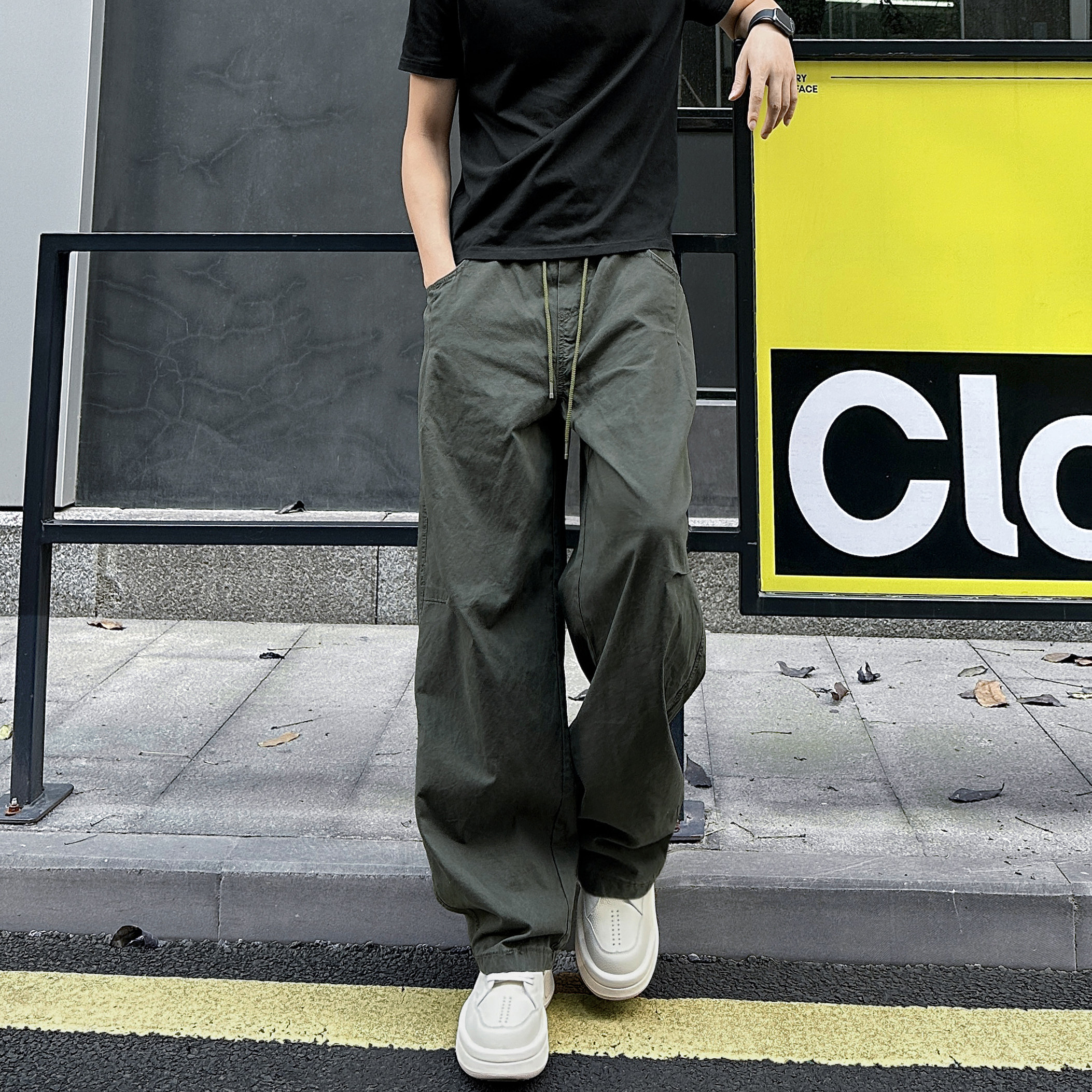 品质感拼接褶皱伞兵休闲裤