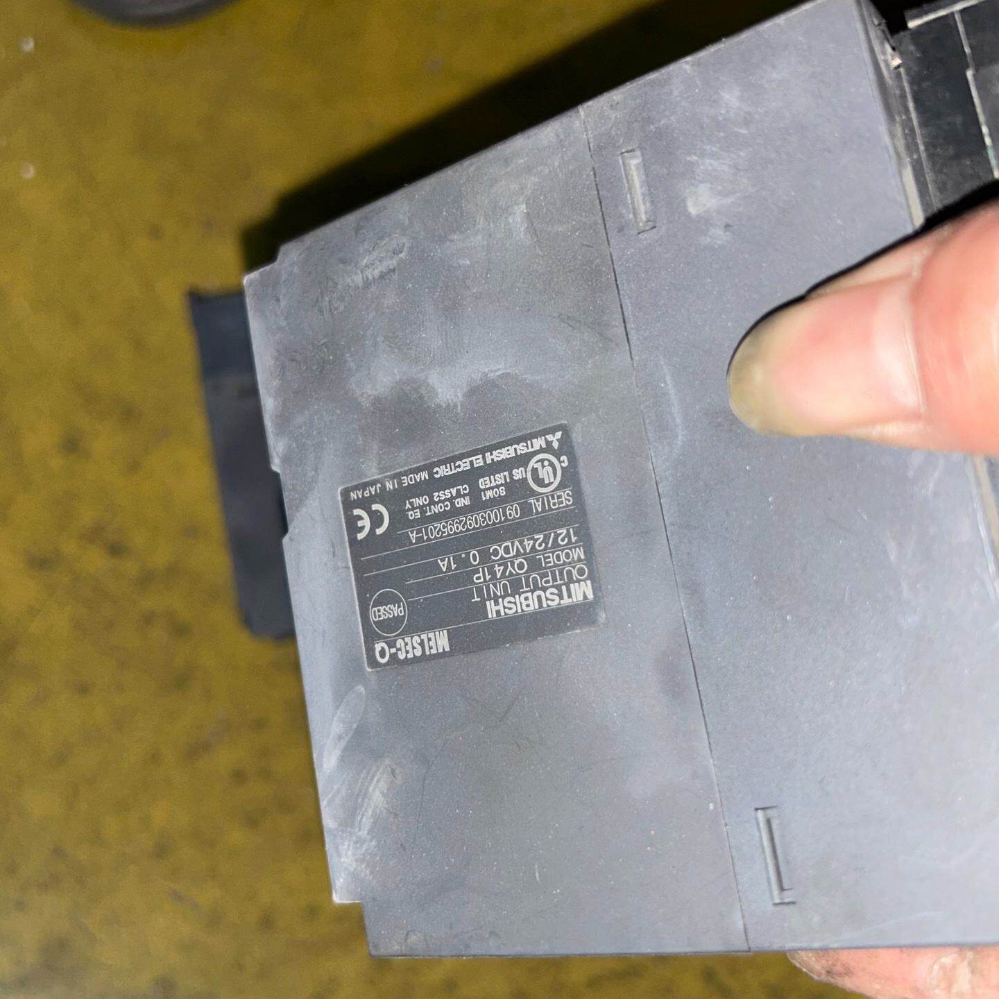 三菱Q系列PLC(QY41P)二手拆机,成色如图,通电如视频--议价商