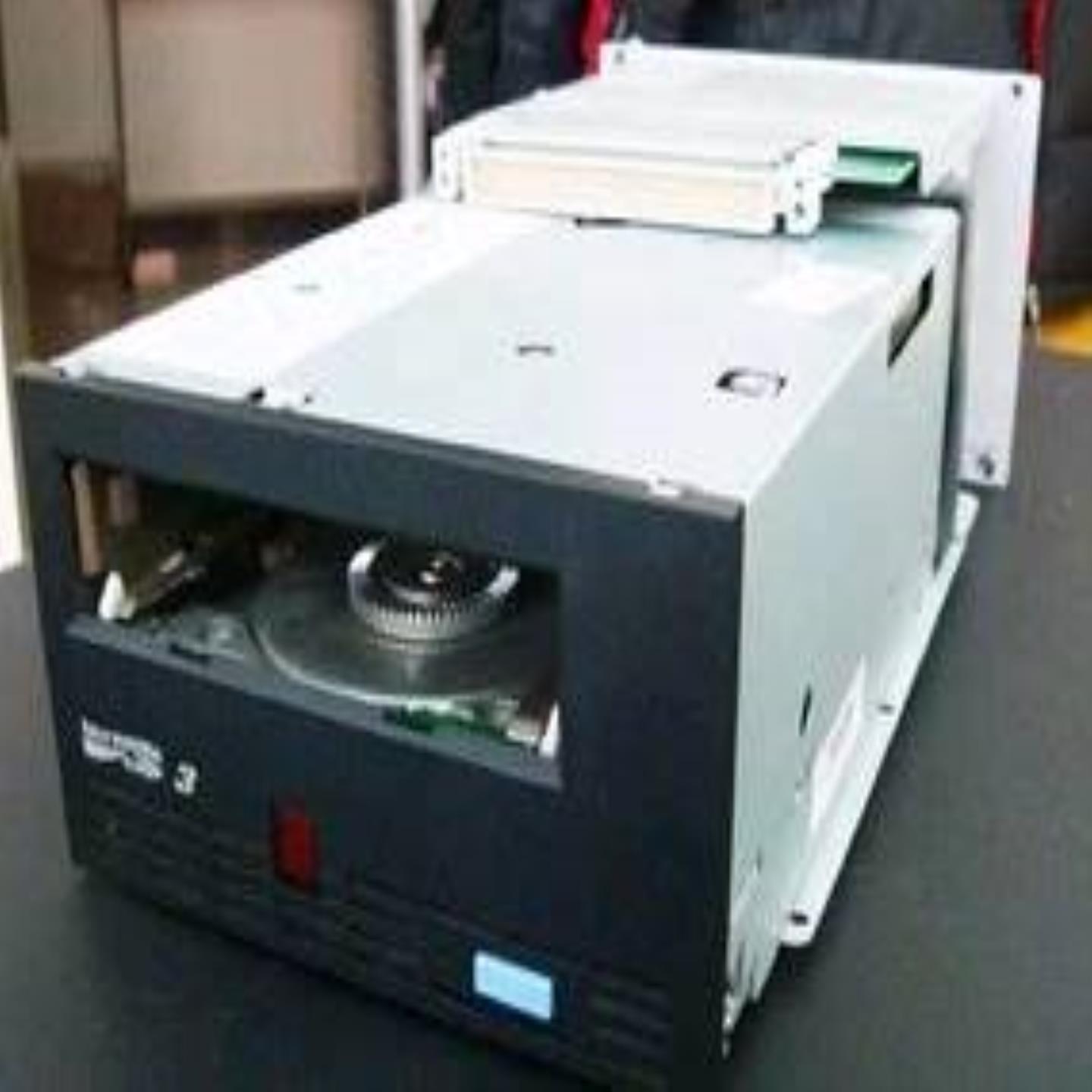 配件磁带机PV132T LTO-3 DELL  磁带库 LT0-3驱动器400G 8议价