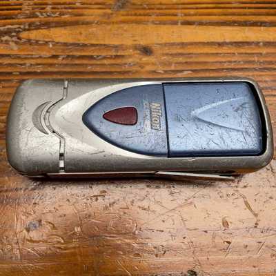 尼康COOLPIXS2500数码相机，成色如图，功能不正常--议价商品