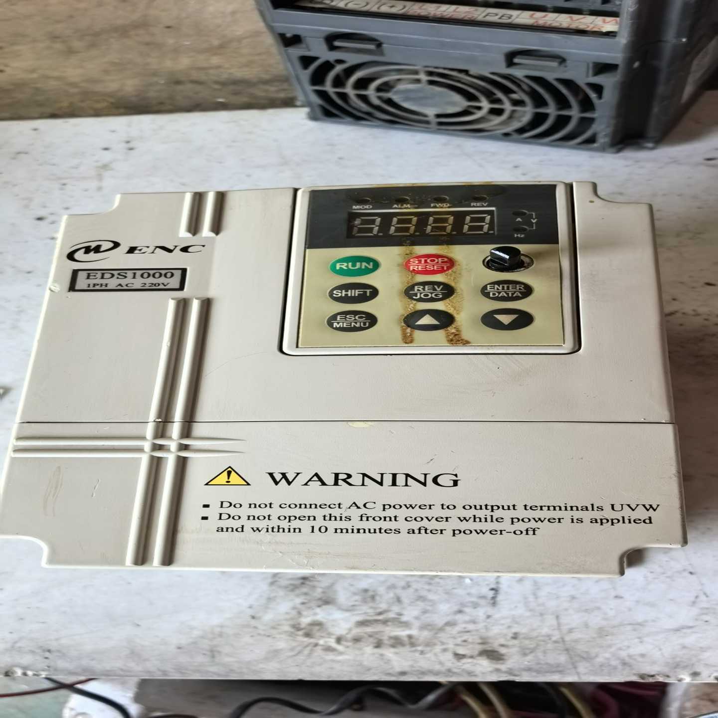 易能变频器EDS1000-2S0004一台220V议价