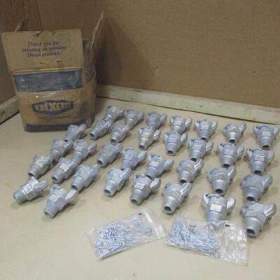 New Open Box of 33 Pieces Dixon AM7 1 Male Air Couplings AC1