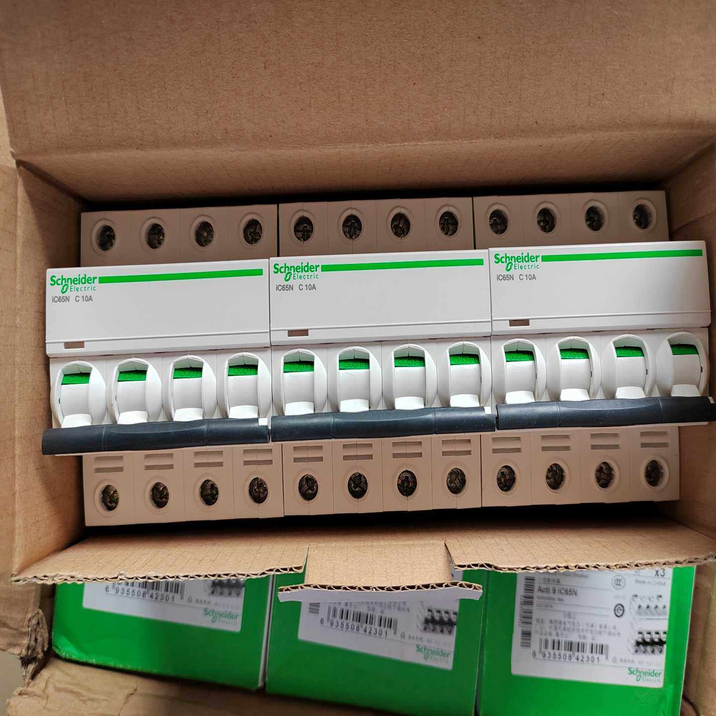 施耐德只iC65N4PC10A小型断路器--议价商品