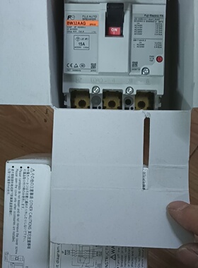 寻I富士塑壳断路器BW32AAG3P10A15A各一个