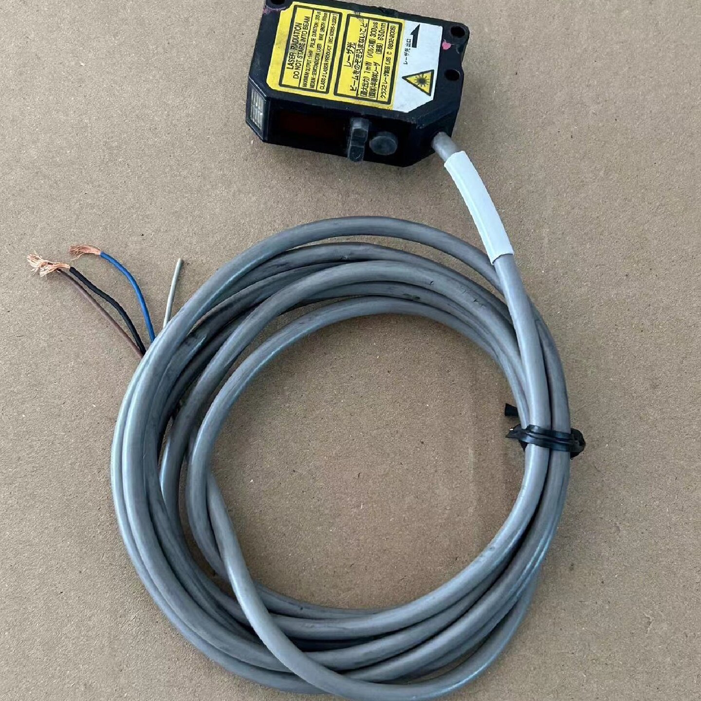 日本神视激光传感器EQL401数显漫反射光电开关-议价