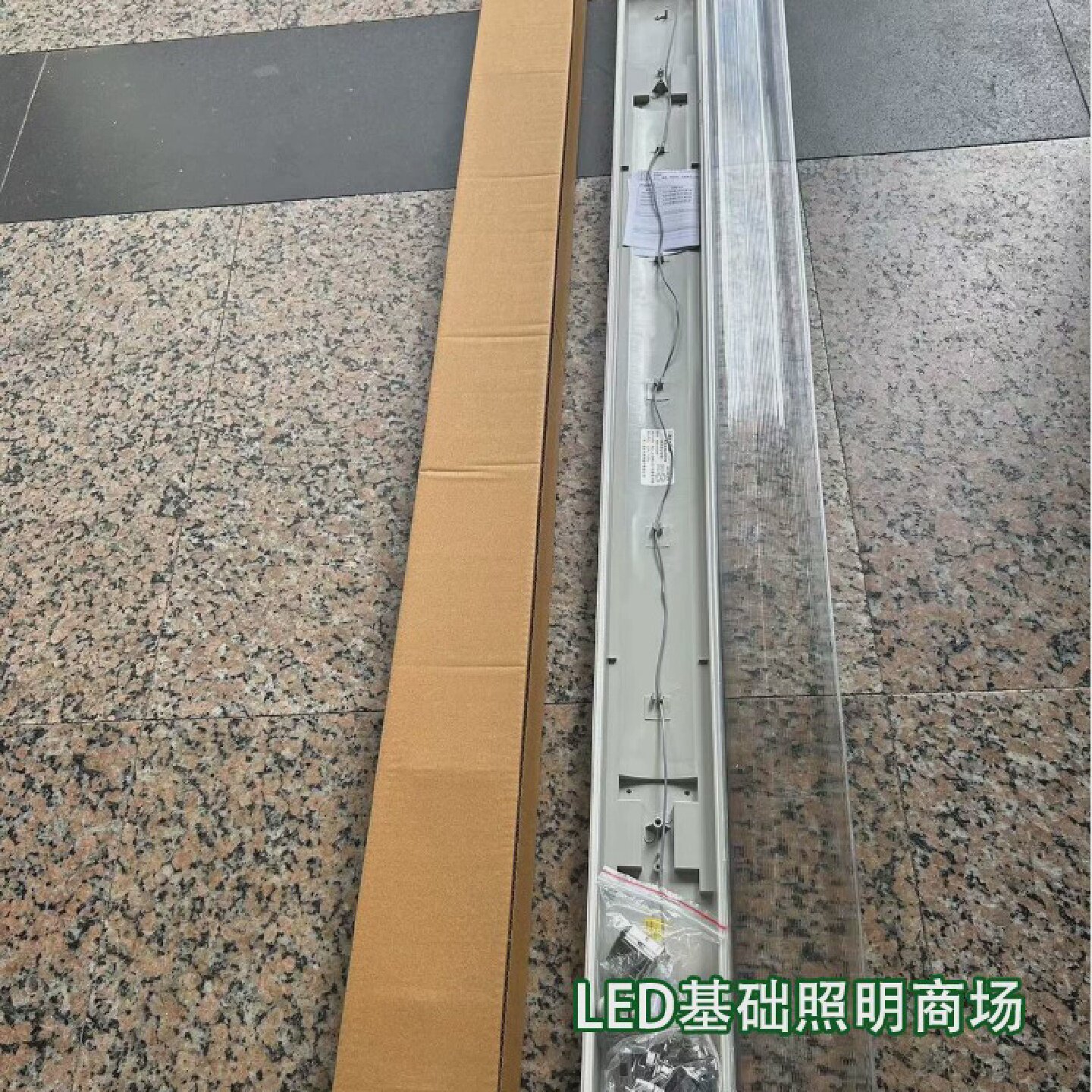 三雄极光LEDT8三防支架1.2米T8单管/双管防水防尘支架过道支架