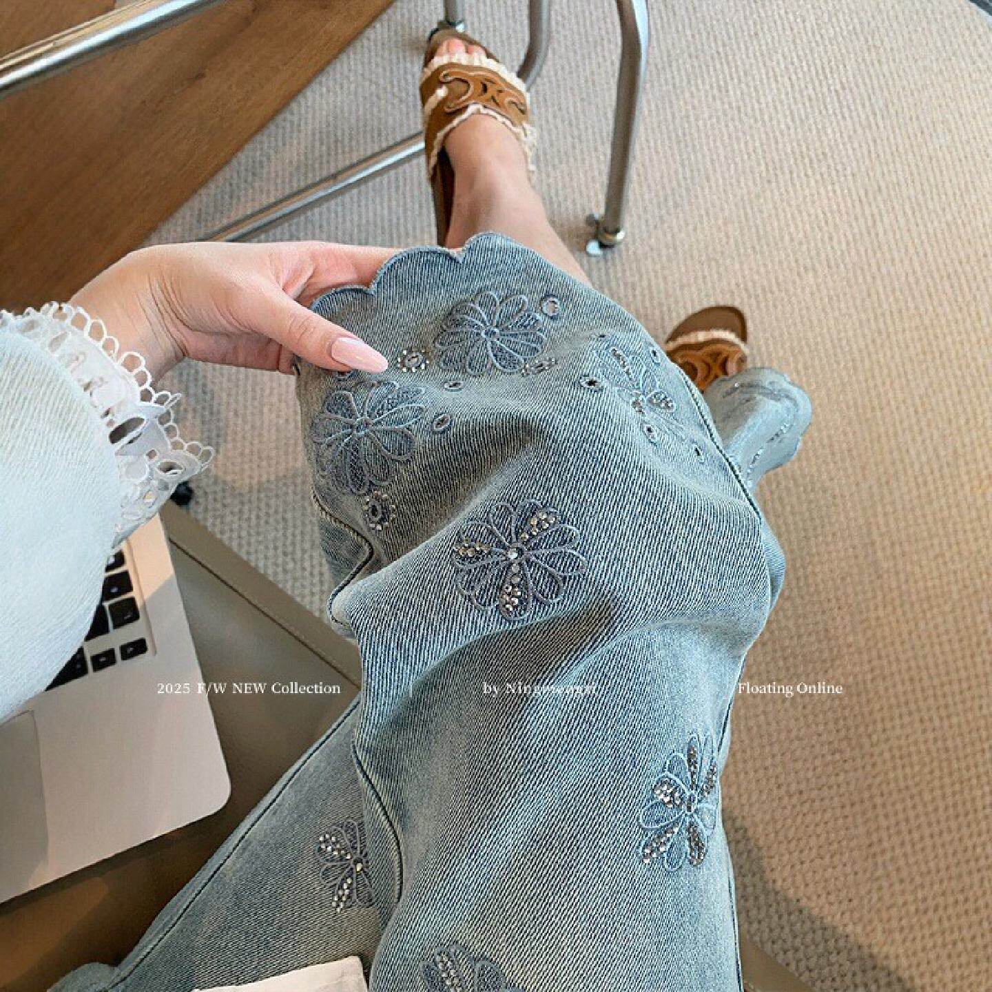 浅色复古刺绣牛仔裤女秋季新款高腰显瘦弹力设计感九分窄版直筒裤