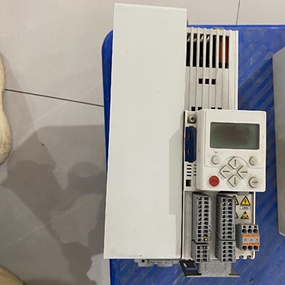 议价LENZE E84AVHCE4024SX0原装实物拍摄顺丰到