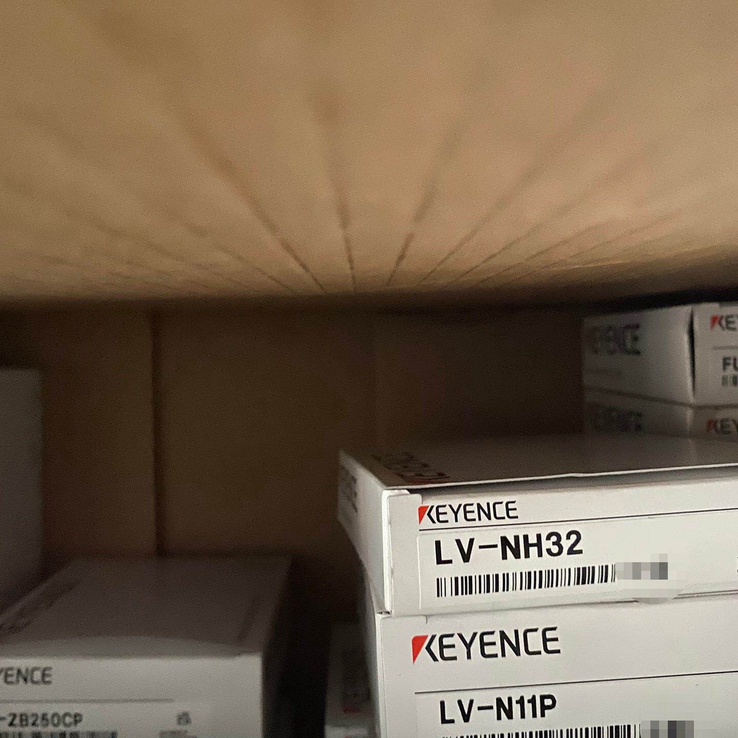 议价--基恩士LV-NH32,全新正品码盒一致。
