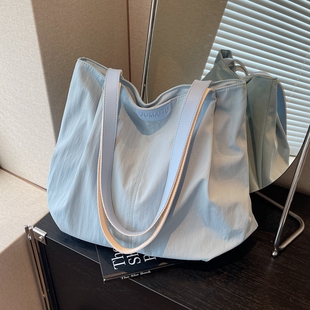 休闲大容量包包女秋冬轻便单肩包简约百搭帆布托特包大学生通勤包