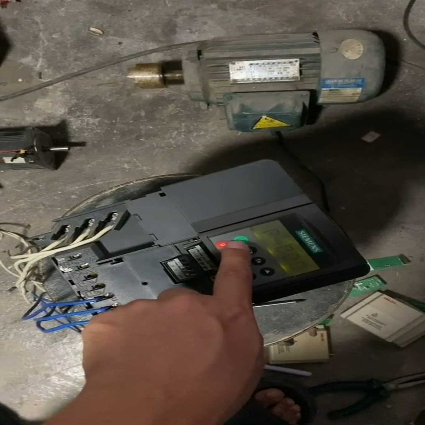 变频器6SE6420-2UD23-0BA1，3KW已店询价