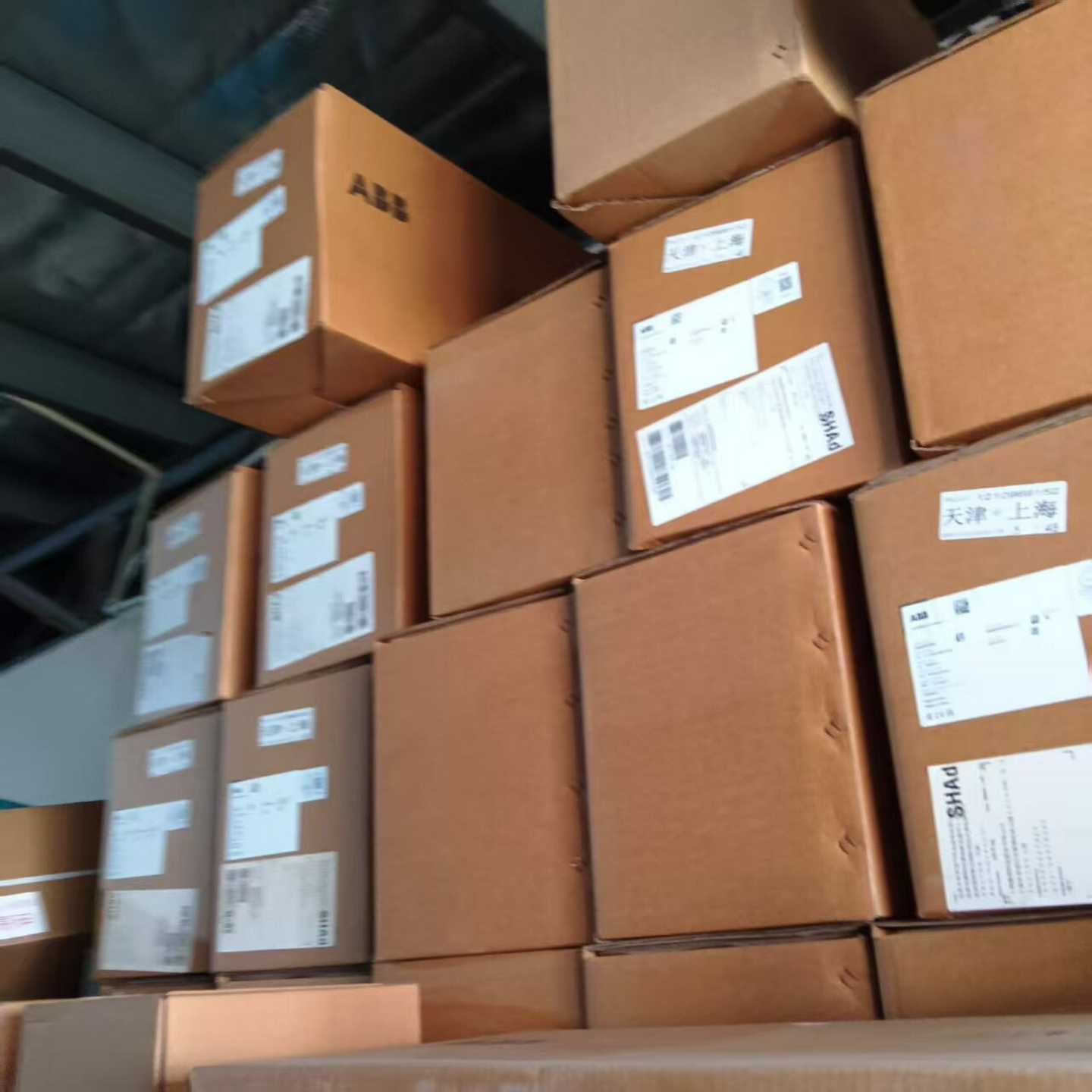 变频器，型号ACS550-U1-015A-4，适合多种